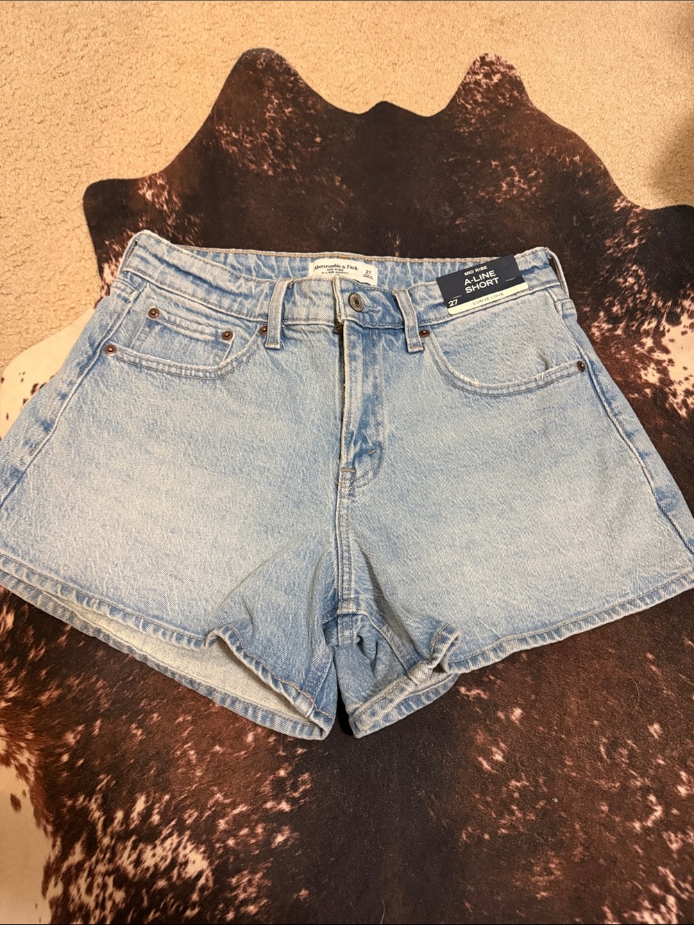 Abercrombie and Fitch mid rise a line short